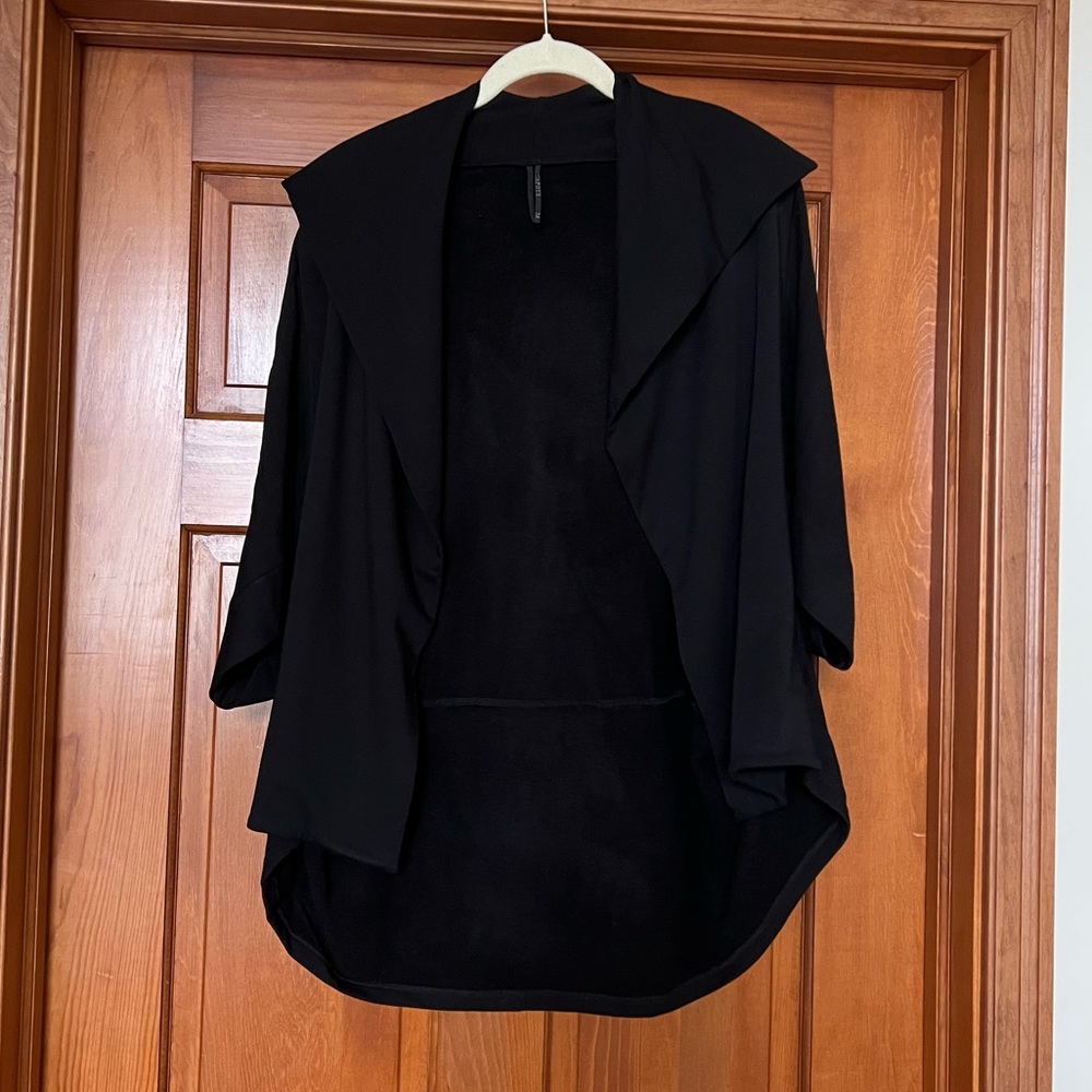 CAPOTE COLLECTION Solid Black Open Dolman Cardigan in size medium